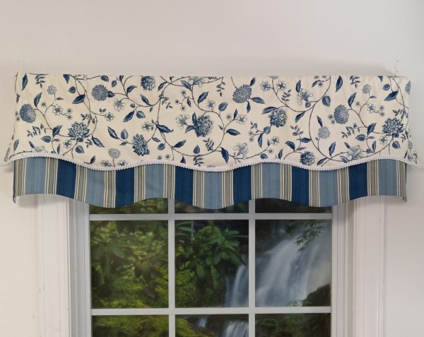 Nassau Vine / Spotswood Strip Porcelain Double Scallop Valance